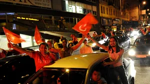 Incidente violente între suporterii turci şi croaţi