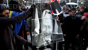 A 19-A ZI DE PROTESTE ÎN ŢARĂ: Sute de oameni au manifestat în mai multe oraşe