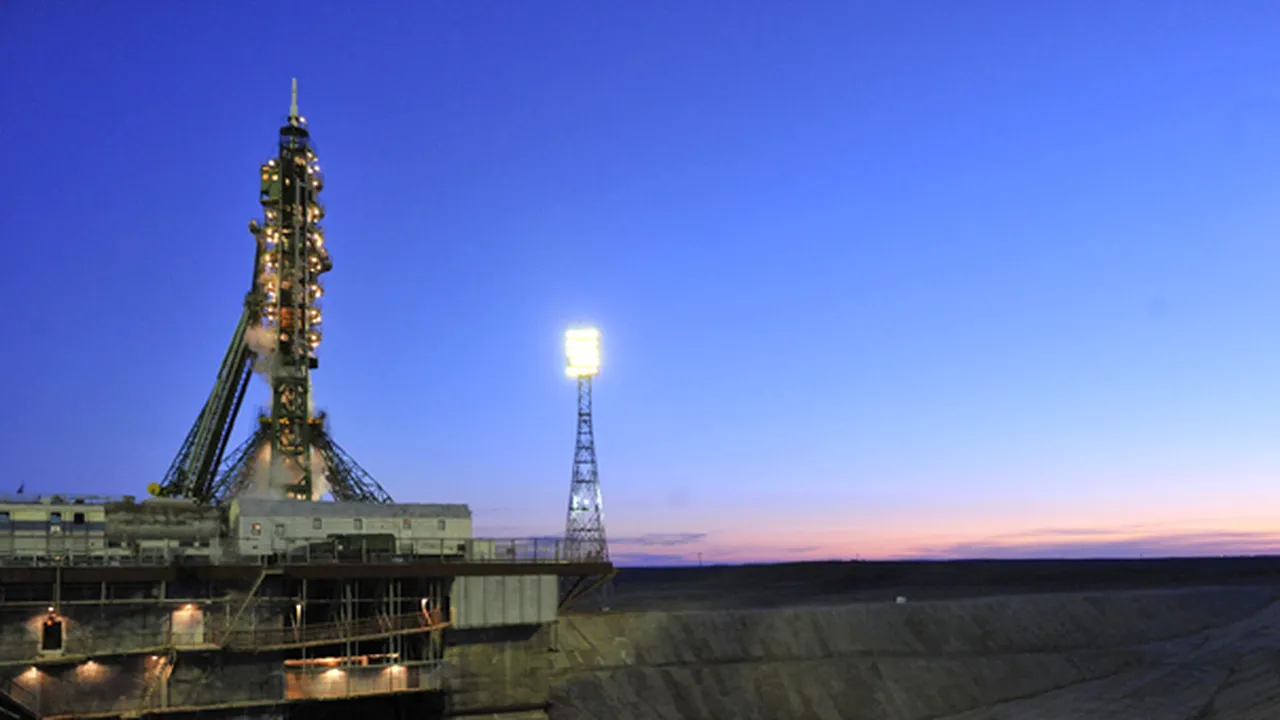 O capsulă Soyuz cu trei astronauţi la bord a decolat spre ISS
