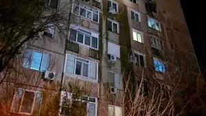 Incendiu de proporţii în Bucureşti. 20 de oameni au fost evacuaţi