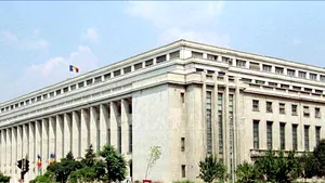 Proiectul de revizuire a Constituţiei: Preşedintele poate dizolva Parlamentul dacă sunt respinse două Guverne în 45 de zile