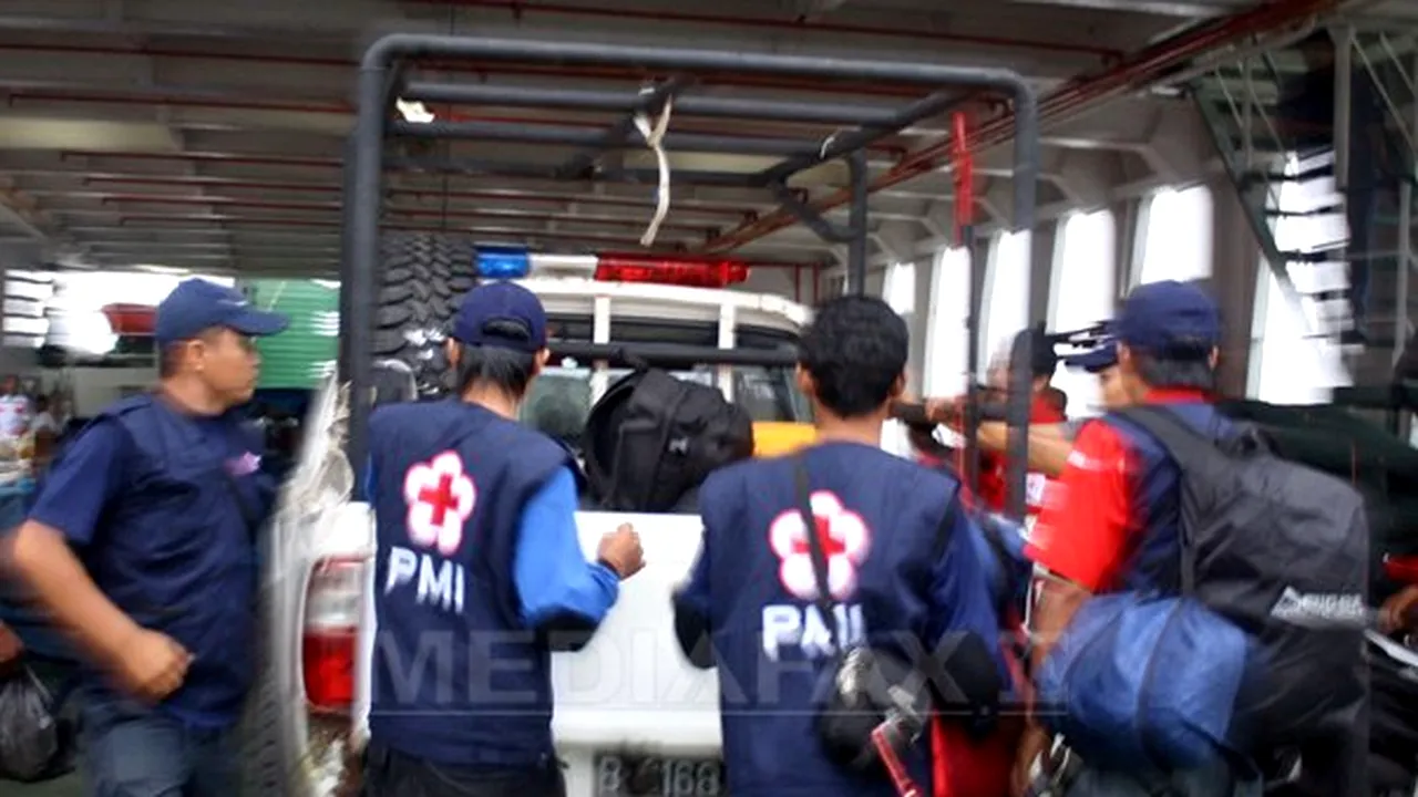 Tsunami în Indonezia: Peste 100 de morţi şi 500 de dispăruţi - FOTO