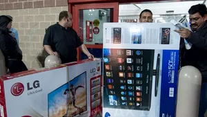 BLACK FRIDAY în străinătate: Milioane de oameni s-au aşezat la cozi pentru a beneficia de reducerile din Vinerea Neagră - GALERIE FOTO, VIDEO