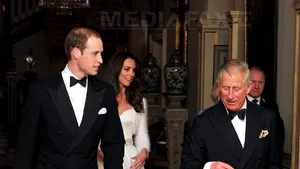 William şi Catherine au dansat noaptea trecută la petrecerea de la Palatul Buckingham. Vezi cum s-au îmbrăcat - GALERIE FOTO