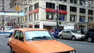 SUA: Un român s-a plimbat cu o Dacie din 1974 pe Broadway, de Ziua Naţională - VIDEO