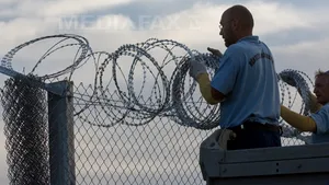 CRIZA IMIGRANŢILOR: Budapesta anunţă că a îndepărtat bariera de sârmă ghimpată 