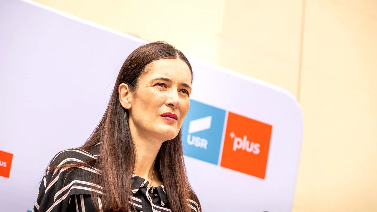 USR o ţine în braţe pe Clotilde Armand. Mesajul transmis de Drulă