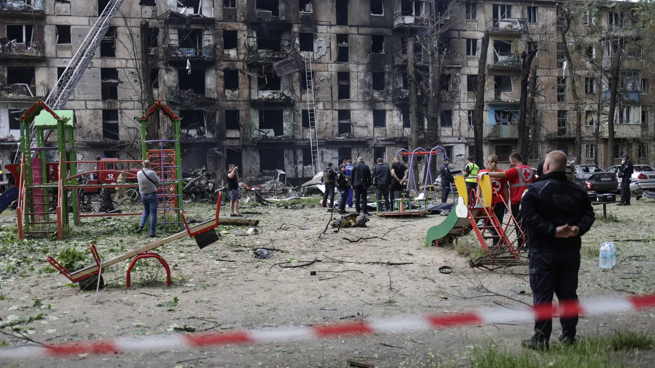 Războiul din Ucraina, ziua 476. Ruşii lansează bombardamente masive în principalele oraşe ucrainene / Zelenski spune că Ucraina va expulza 