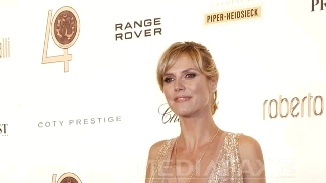 Heidi Klum părăseşte casa Victoria's Secret - VIDEO