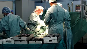 Unul dintre cei mai în vârstă donatori din România salvează mai multe vieţi. Unde s-a petrecut transplantul