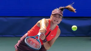 Emma Răducanu a abandonat la Wuhan, cu Ann Li. Osaka, fost lider mondial, la primul succes în China