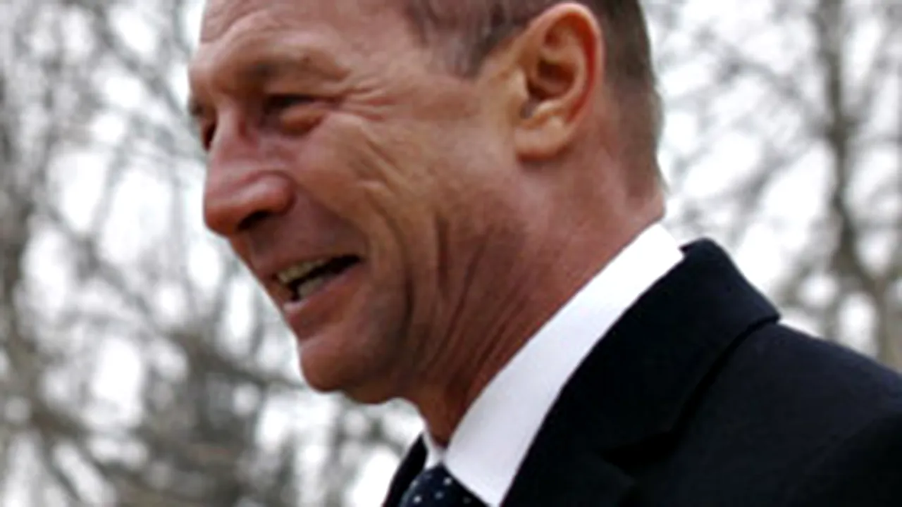 Suceava: Băsescu a plantat puieţi de salcâm în cadrul unui program de împădurire