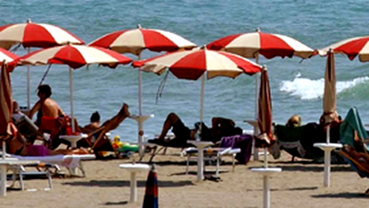 Borsetă plină cu bani, găsită pe plaja din Mamaia şi predată păgubitului