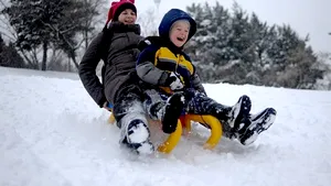 Elevii, preşcolarii şi studenţii intră miercuri în vacanţa de iarnă