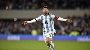 Tricourile purtate de Messi la Cupa Mondială 2022 preconizate să atingă un preţ record la licitaţie