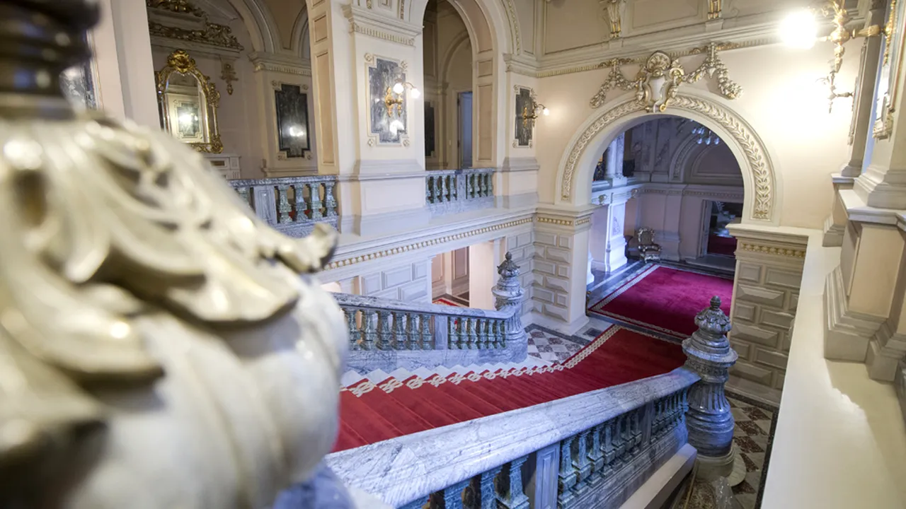 Palatul Cotroceni, iluminat în culoarea roz pentru a marca Ziua luptei împotriva cancerului de sân