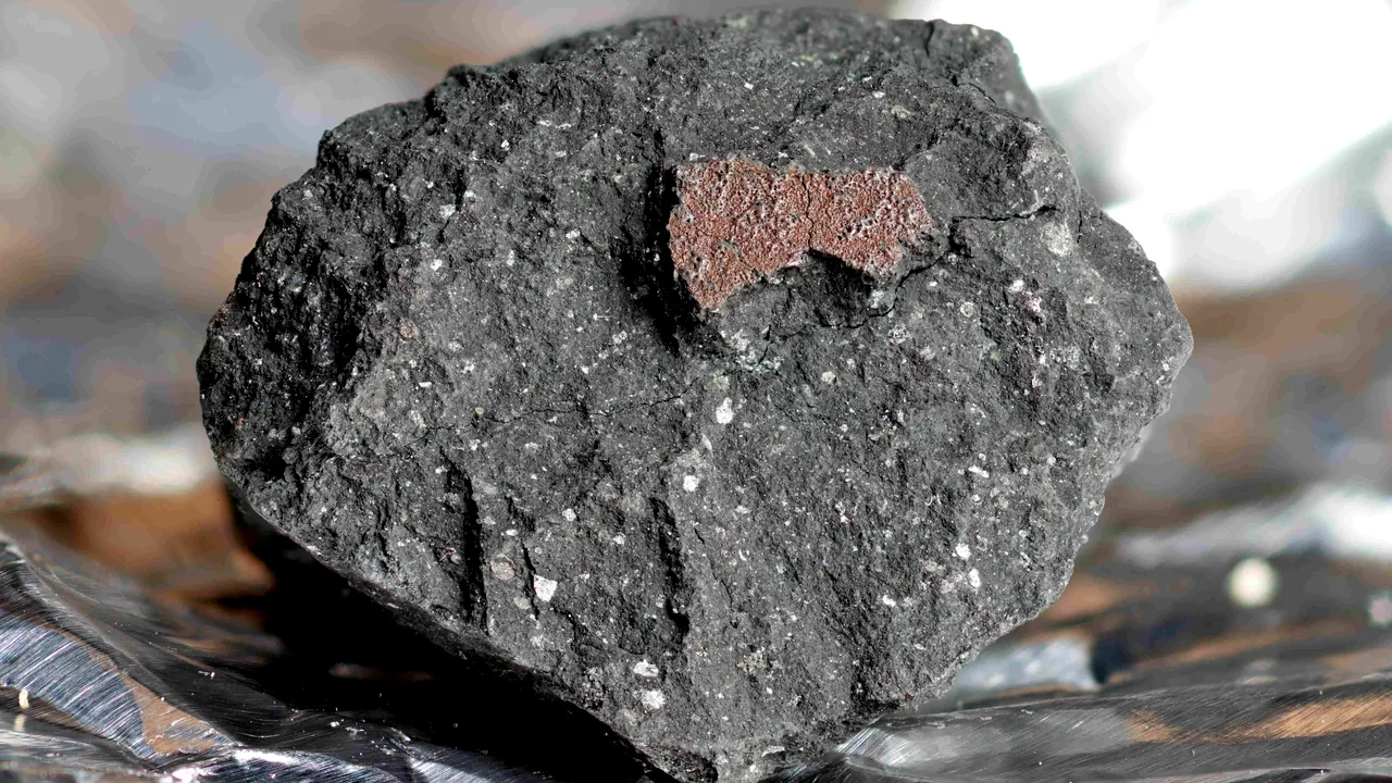 Meteoritul care a căzut anul trecut în Anglia ar putea oferi dovezi că apa a ajuns pe Pământ de pe asteroizi
