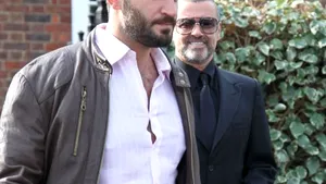 Fostul iubit al lui George Michael refuză să plece din casa în care a locuit cu regretatul cântăreţ, în ciuda solicitărilor familiei