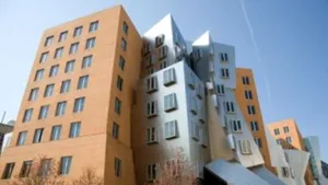 Care sunt cele mai nereuşite clădiri. Reabilitarea lor a costat zeci de milioane de dolari