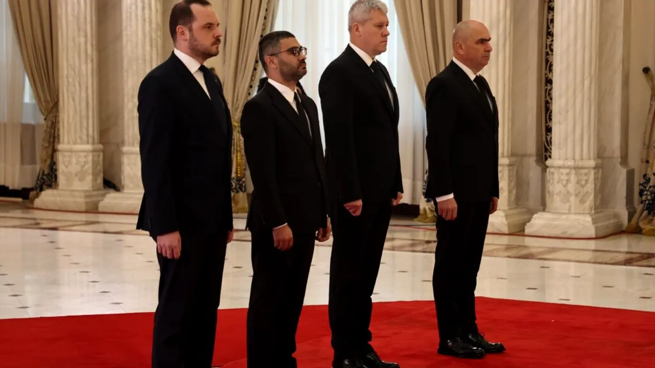 Premierul Ilie Bolojan și alți oficiali ai Guvernului au ajuns la Cotroceni, pentru ultimul omagiu adus lui Ion Iliescu