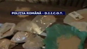 11 traficanţi de droguri reţinuţi. Erau coordonaţi de un deţinut la Rahova