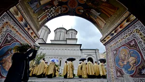 Ciolacu laudă Biserica Ortodoxă Română: liantul care păstrează vie identitatea noastră naţională