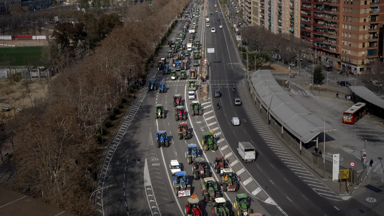 Fermierii spanioli au continuat protestele, blocând străzi cu tractoarele