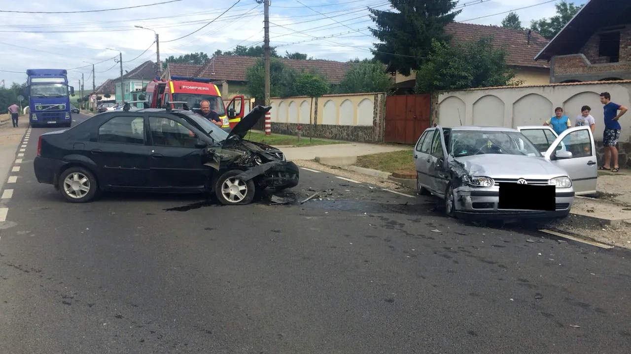 Accident în Sibiu. Patru răniţi din cauza unui şofer neatent | FOTO