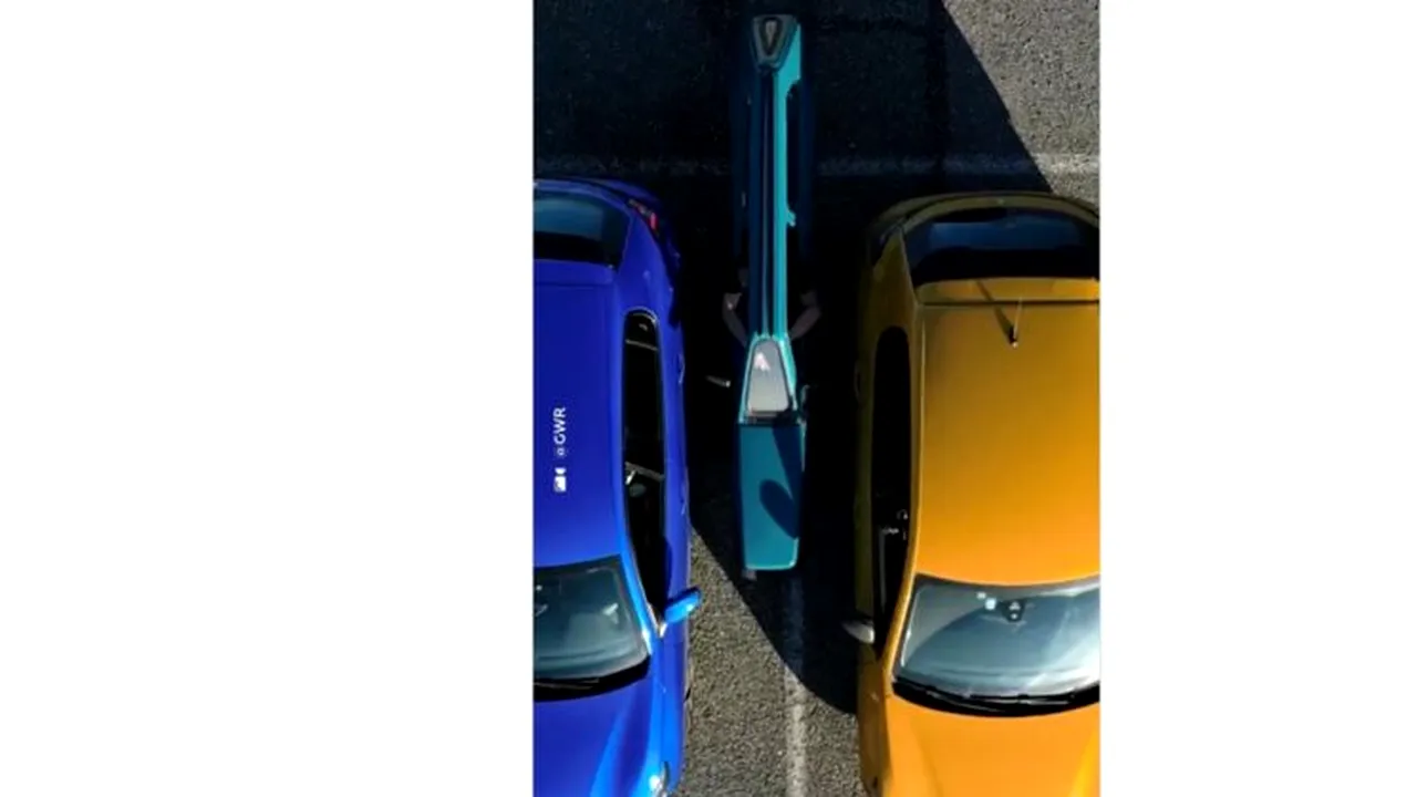 Cea mai îngustă mașină din lume: are doar un singur scaun și măsoară 50 de centimetri