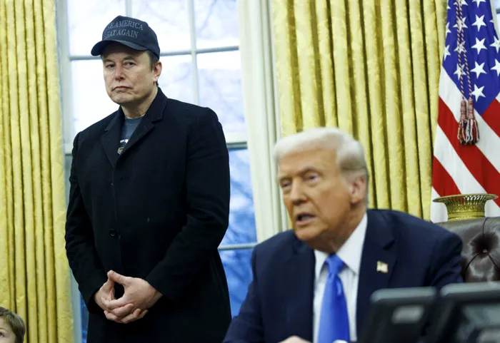 Război total între Trump și Musk. Președintele îl amenință că taie toate subvențiile. Miliardarul vrea destituirea președintelui Donald Trump și înlocuirea sa cu vicepreședintele JD Vance