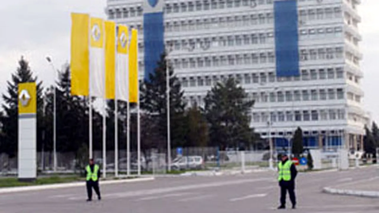 Uzina Dacia şi-a întrerupt producţia