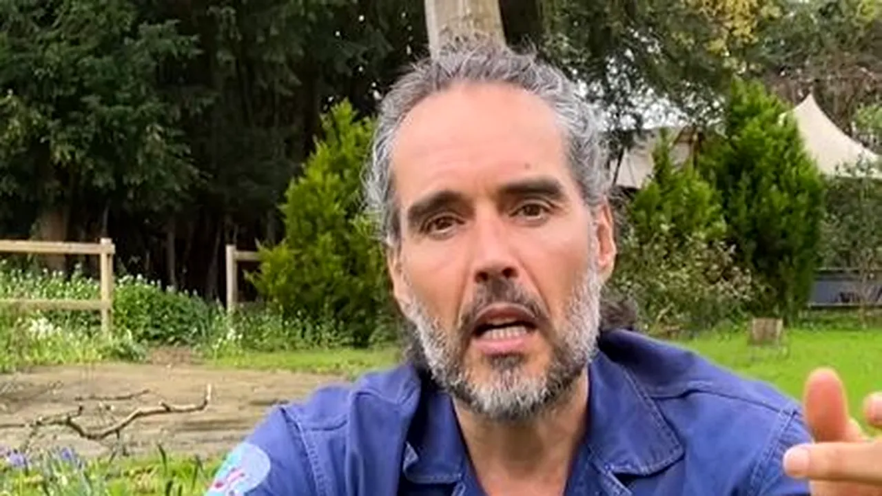 Actorul Russell Brand anunţă o schimbare majoră în viaţa sa