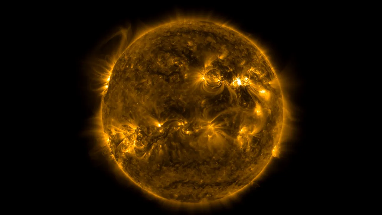 Activitate solară intensă astăzi. Ar putea fi afectate comunicaţiile din cauza furtunilor solare