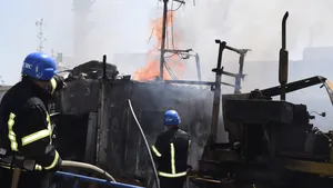 Războiul din Ucraina, ziua 152. Reluarea exporturilor cu cereale încetinită de bombardarea portului Odesa / Preşedintele ucrainean Zelenski acuză Moscova de barbarism şi demite încă un şef din serviciile de securitate / Rusia are pierderi de 39.700 de militari, zice Kievul