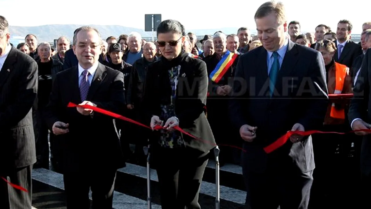 Boagiu a răspuns moţiunii USL, în plen, cu o prezentare video a proiectelor ministerului
