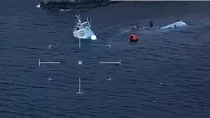 Operaţiunea de scoatere la suprafaţă a fregatei norvegiene KNM Helge Ingstad a EŞUAT. Nava de sute de milioane de euro, scufundată aproape complet | VIDEO