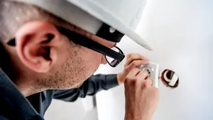 Cum a arătat piața muncii în 2025 / Ce este job hugging-ul