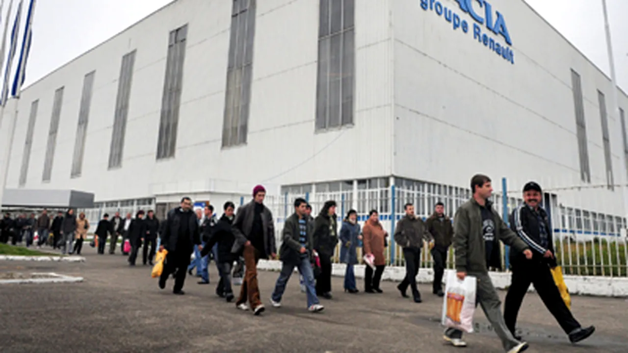 Angajaţii Automobile Dacia vor primi încă 300 de lei, în două tranşe