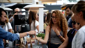 Miliarde de cafele pierdute în pandemie. Ce le-a lipsit cel mai mult oamenilor din Londra, Viena, Milano şi Bucureşti în 2020