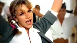O femeie s-a răsturnat cu mașina în timp ce cânta o melodie a lui Britney Spears