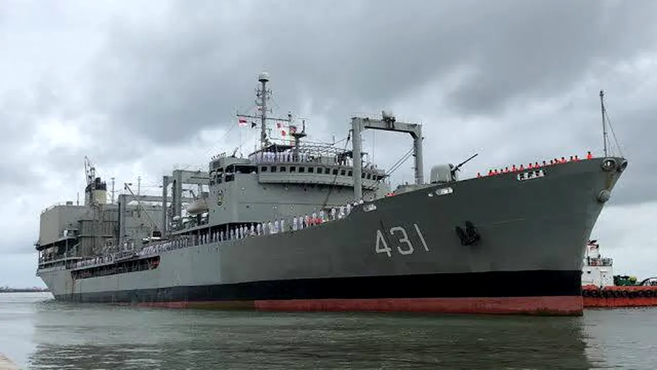Cea mai mare navă din marina iraniană a luat foc şi s-a scufundat în Golful Oman în circumstanţe neclare