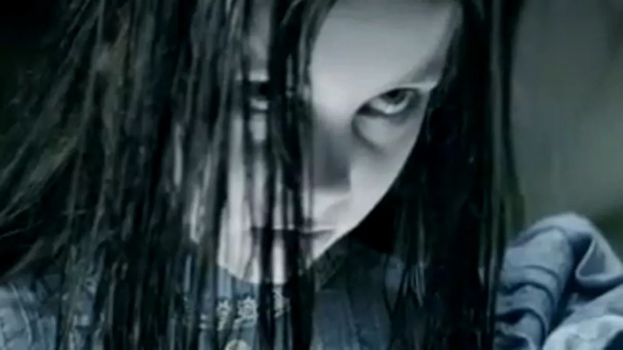Reclamă sau film horror? Fantoma unei fetiţe care urmăreşte o femeie, subiect de scandal - VEZI IMAGINILE ÎNSPĂIMÂNTĂTOARE
