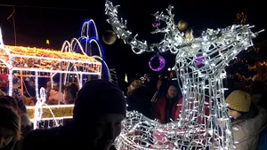 Oraşul care nu are contract de iluminat stradal, dar face pregătiri pentru iluminatul festiv