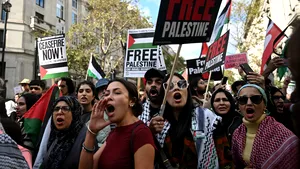 Un an de la debutul războiului din Orientul Mijlociu: mii de oameni protestează în toată lumea