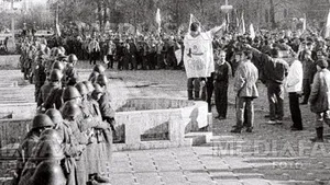 Revoluţionarii discută cu Meleşcanu despre amnistia cadrelor militare