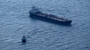 Alertă pe mare: Un petrolier din „flota fantomă” a Rusiei escortat de forțele Estoniei