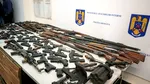 Poliția Română prezintă armele găsite la Horațiu Potra. Arsenalul confiscat în urma perchezițiilor