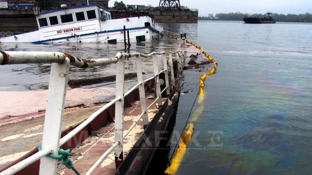 Ecosistemul Dunării, în pericol după scufundarea unei nave în largul portului Ruse