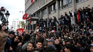 Mii de manifestanţi au celebrat în Europa înlăturarea de la putere a preşedintelui tunisian