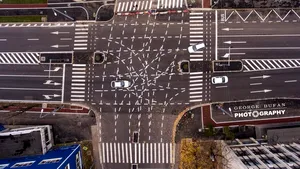UNICAT în România. Intersecţie bună de încurcat candidaţii la examenul de conducere. Marcaje rutiere la un pasaj inaugurat într-un mare oraş. Explozie de umor pe reţelele sociale
